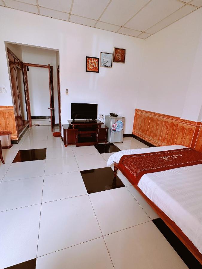 Truc Hoang Ha Hotel Tỉnh Kontum Exterior photo