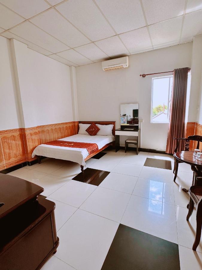 Truc Hoang Ha Hotel Tỉnh Kontum Exterior photo