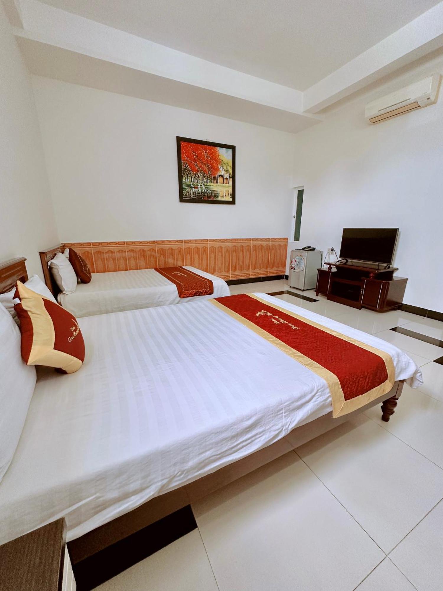 Truc Hoang Ha Hotel Tỉnh Kontum Exterior photo