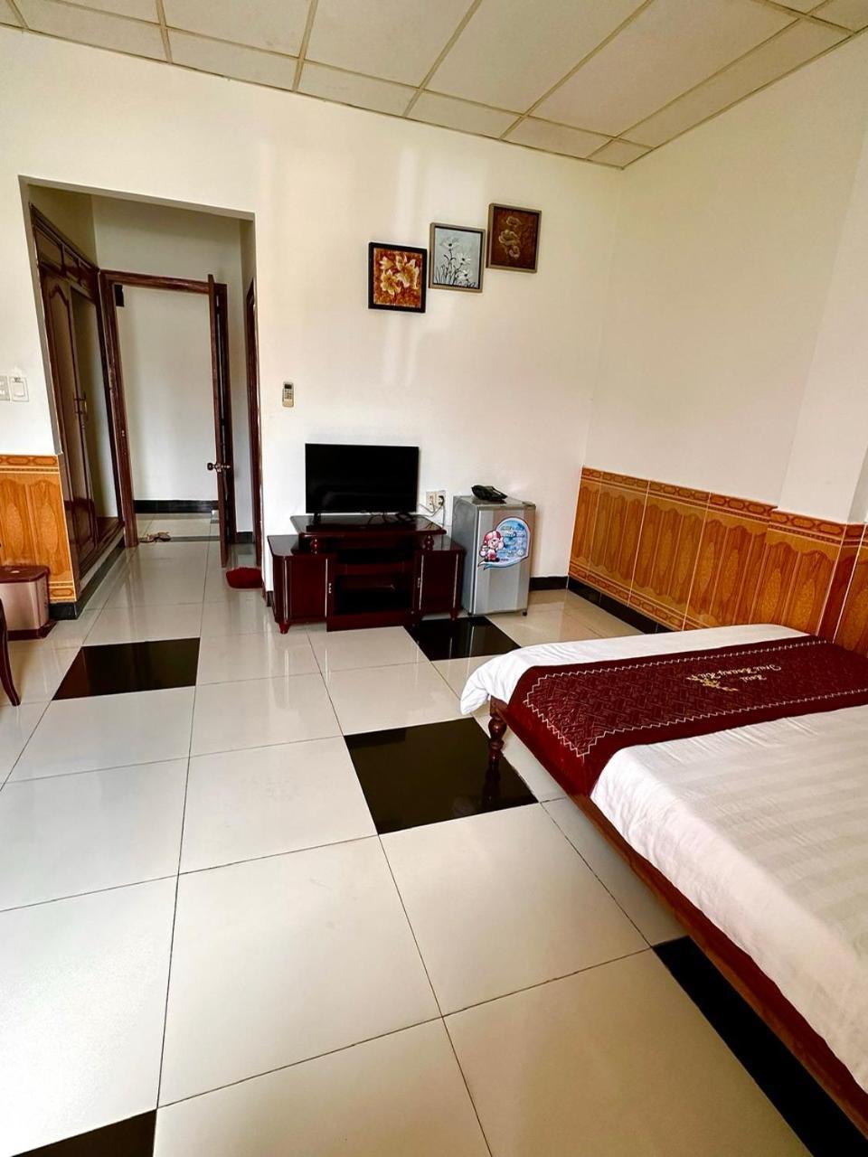 Truc Hoang Ha Hotel Tỉnh Kontum Exterior photo