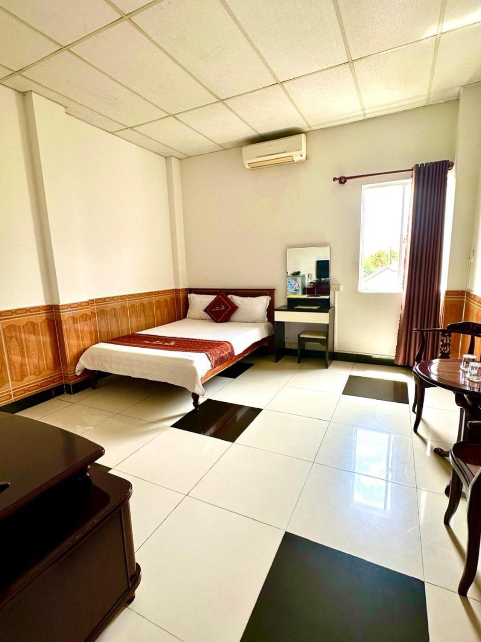 Truc Hoang Ha Hotel Tỉnh Kontum Exterior photo